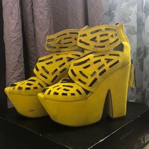 Michael Antonio Yellow Wedge Heel Size 8